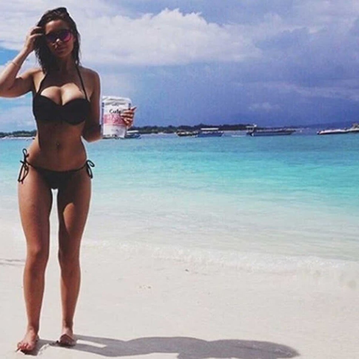 FOTO HOT Ea îl regretă pe Wenger! Muza lui Arsenal suferă pentru plecarea antrenorului