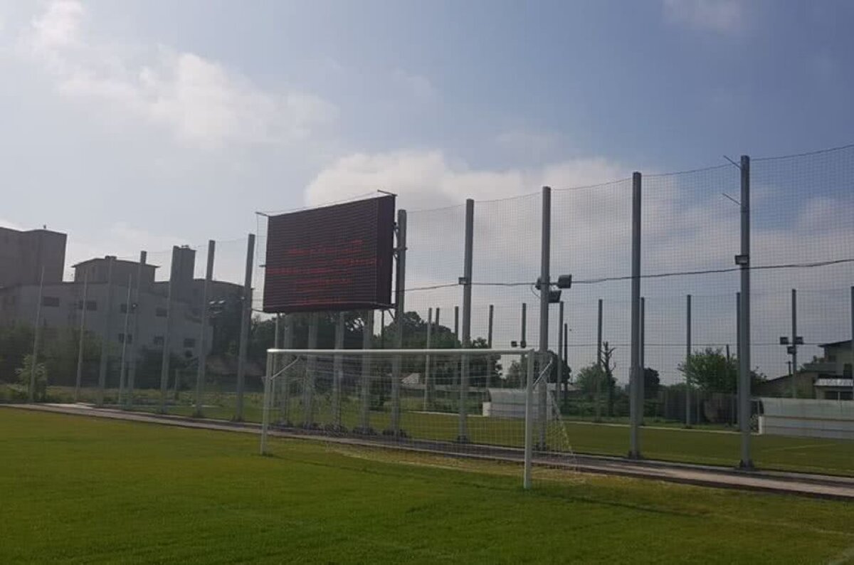 GALERIE FOTO E gata! Stadionul echipei lui Dragnea, inaugurat astăzi, la 7 luni de la vizita Gazetei » Dotări la standarde UEFA, însă e o problemă ;)