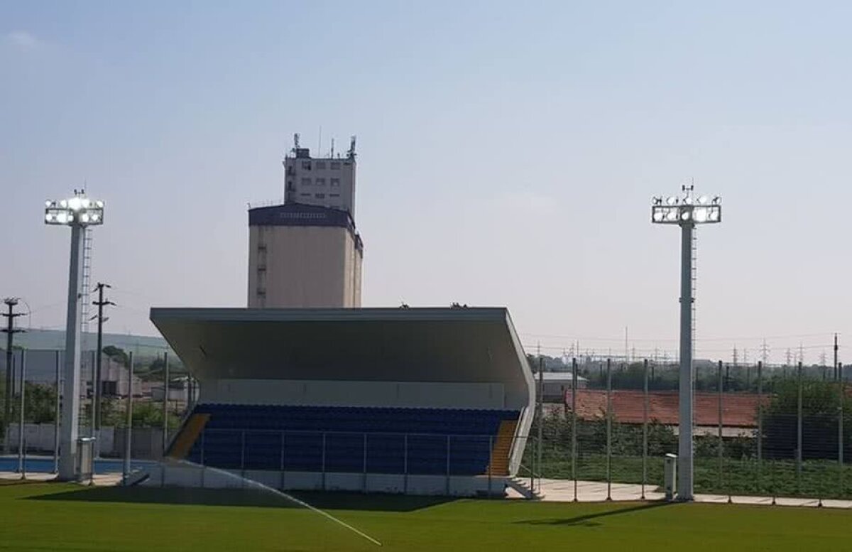 GALERIE FOTO E gata! Stadionul echipei lui Dragnea, inaugurat astăzi, la 7 luni de la vizita Gazetei » Dotări la standarde UEFA, însă e o problemă ;)