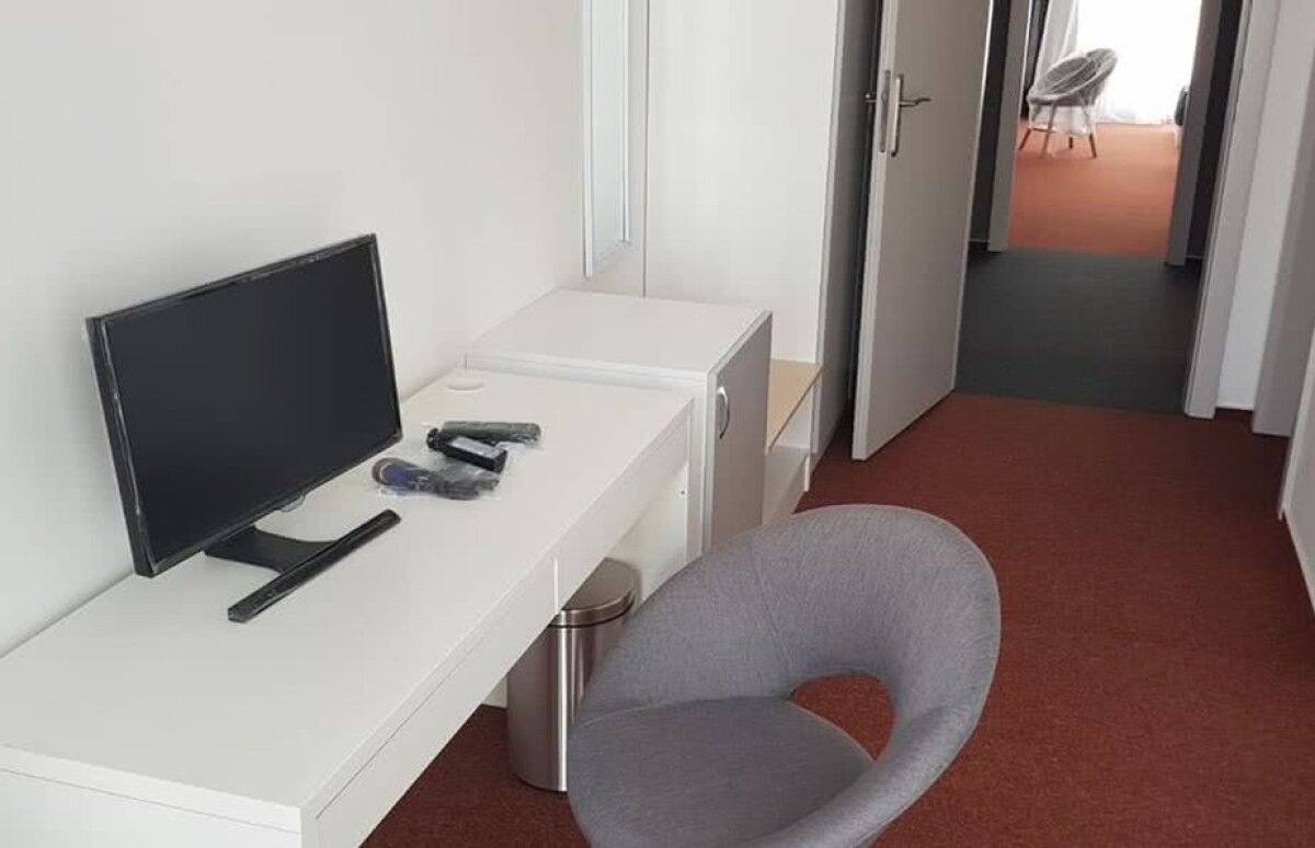 GALERIE FOTO E gata! Stadionul echipei lui Dragnea, inaugurat astăzi, la 7 luni de la vizita Gazetei » Dotări la standarde UEFA, însă e o problemă ;)