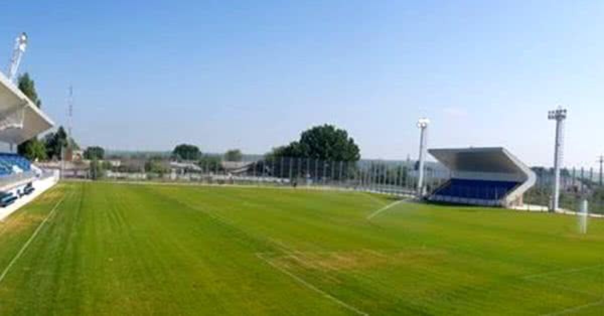 GALERIE FOTO E gata! Stadionul echipei lui Dragnea, inaugurat astăzi, la 7 luni de la vizita Gazetei » Dotări la standarde UEFA, însă e o problemă ;)