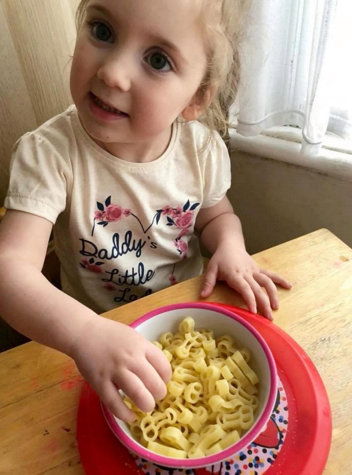 FOTO O mamă a cumpărat paste în formă de penis pentru fetiţele sale