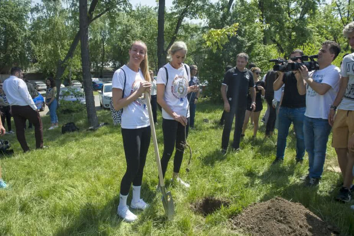 GALERIE FOTO Cele mai bune voleibaliste din lume au plantat copaci în Parcul Tineretului din Capitală: "De acum știu că la București am plantat un copac. O să spun tuturor"