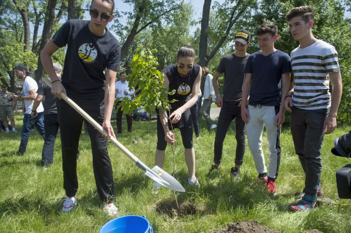 GALERIE FOTO Cele mai bune voleibaliste din lume au plantat copaci în Parcul Tineretului din Capitală: "De acum știu că la București am plantat un copac. O să spun tuturor"