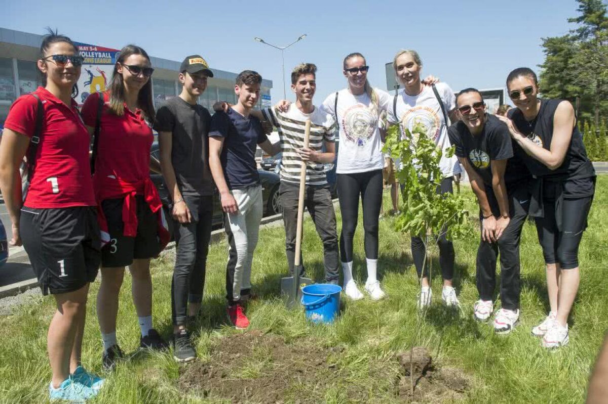 GALERIE FOTO Cele mai bune voleibaliste din lume au plantat copaci în Parcul Tineretului din Capitală: "De acum știu că la București am plantat un copac. O să spun tuturor"