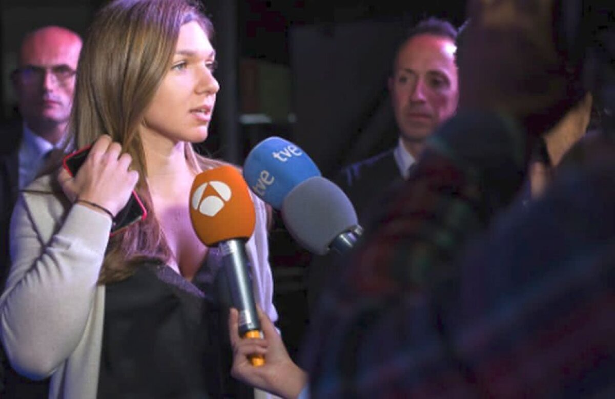 SIMONA HALEP LA MADRID. GALERIE FOTO Simona Halep a făcut show la Madrid » Ținută spectaculoasă și decolteu provocator