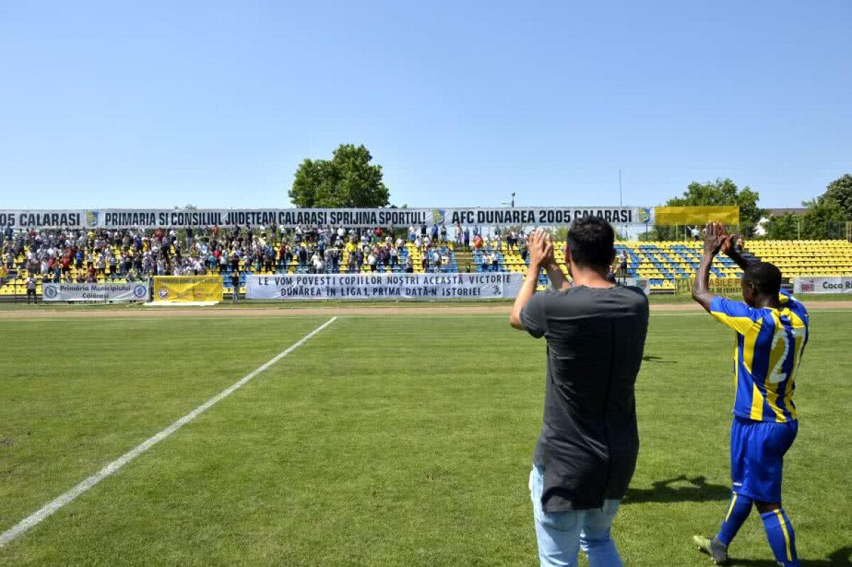 FOTO + VIDEO Dunărea Călărași a promovat în premieră în Liga 1! » Reportaj din mijlocul bucuriei: Anamaria Prodan a fost lângă Alexa. "Să sărbătorim, cu bere şi vin, clipa ce-o trăim!"