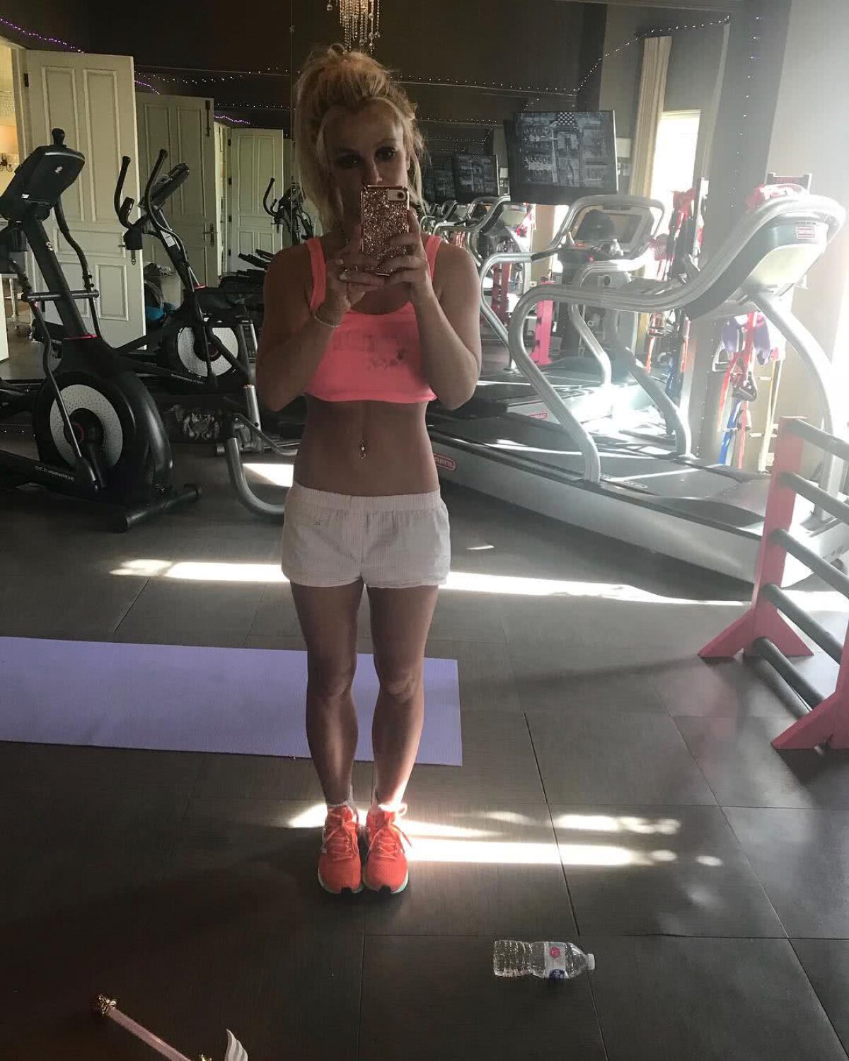VIDEO & FOTO Vrea să devină regina fitnessului » Imagini demențiale cu Britney Spears și iubitul ei