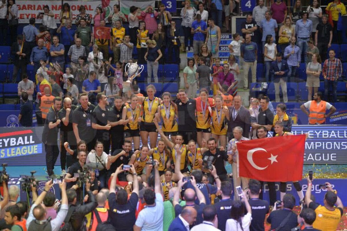 VIDEO+FOTO Înfrânte, dar intră în istorie! Volei Alba Blaj a pierdut finala Ligii Campionilor, în fața turcoaicelor de la Vakifbank