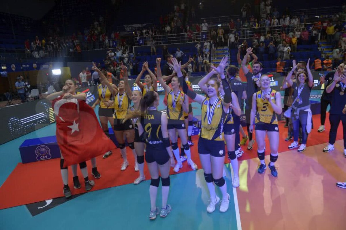 VIDEO+FOTO Înfrânte, dar intră în istorie! Volei Alba Blaj a pierdut finala Ligii Campionilor, în fața turcoaicelor de la Vakifbank