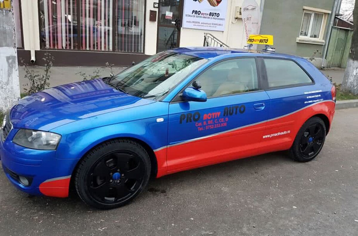 FOTO Fosta mașină a lui Iniesta, la o școală de șoferi din România » Cum s-a ajuns aici :D