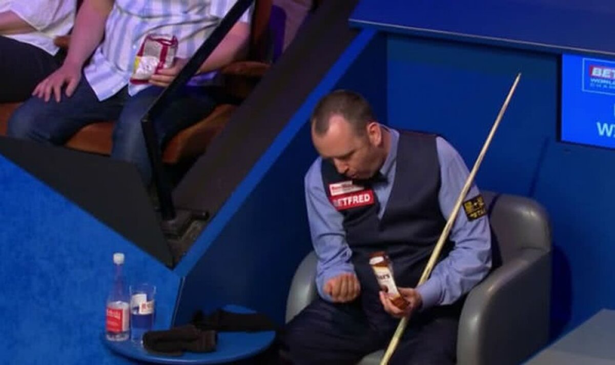 John Higgins - Mark Williams, finala de la CM de snooker: două sesiuni electrizante și un scor surprinzător + imagine fabuloasă: Williams a lăsat mască un fan din tribune: "Dă-mi și mie"