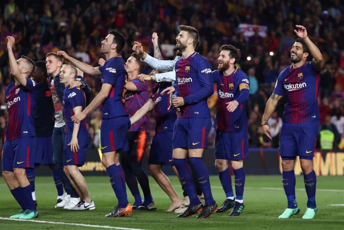 BARCELONA - REAL MADRID 2-2 // VIDEO + FOTO Fiesta pe teren la finalul meciului » Imagini senzaționale cu fotbaliștii catalani dansând și cântând alături de fani