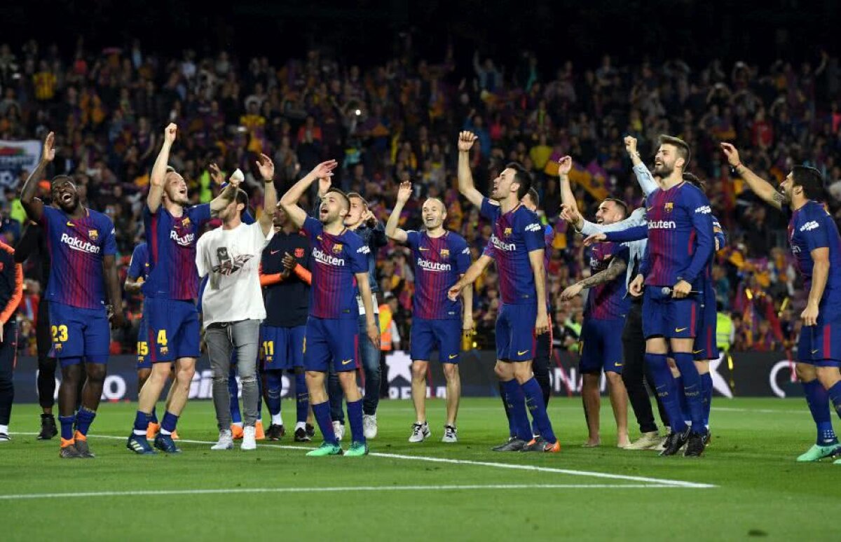 BARCELONA - REAL MADRID 2-2 // VIDEO + FOTO Fiesta pe teren la finalul meciului » Imagini senzaționale cu fotbaliștii catalani dansând și cântând alături de fani