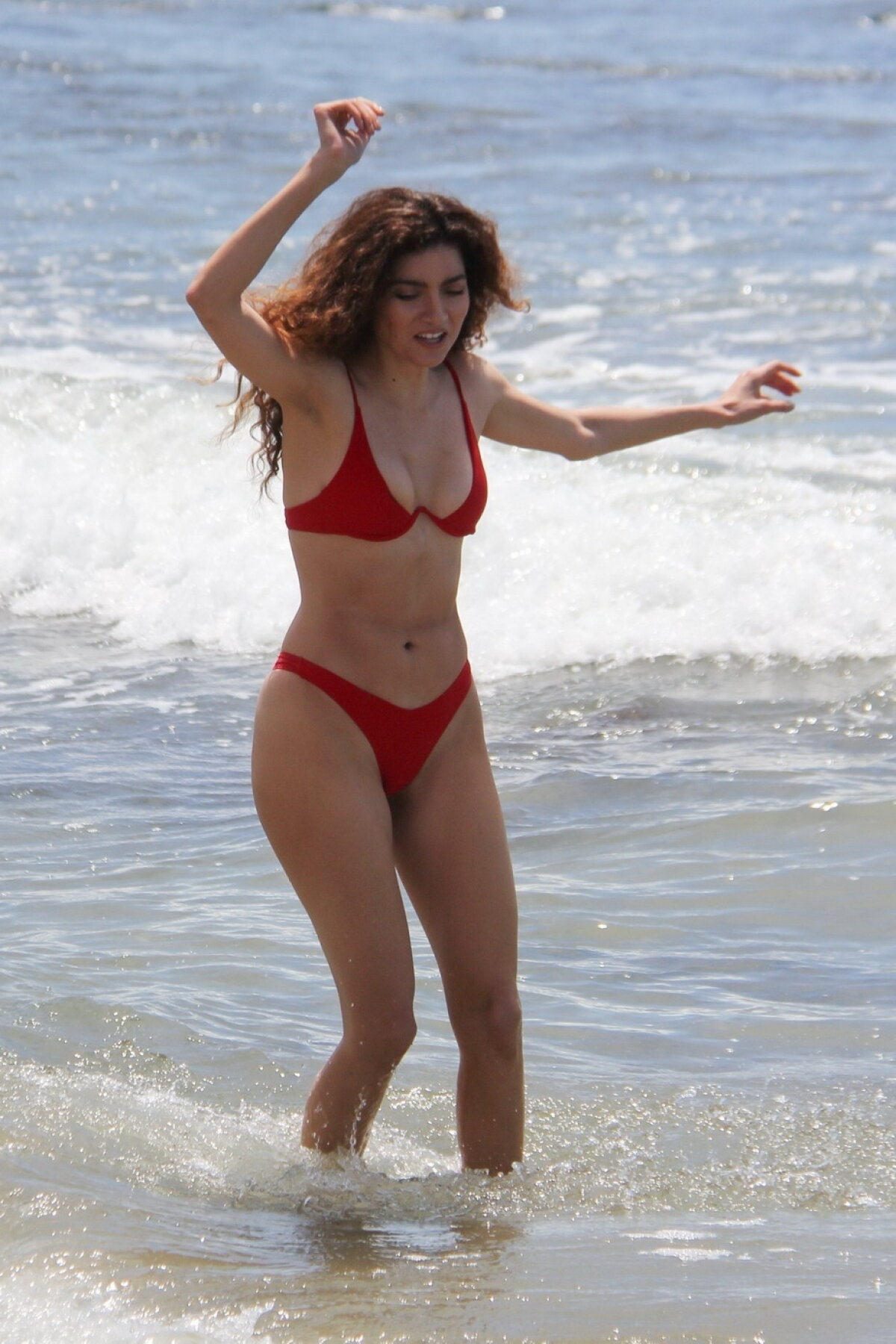 GALERIE FOTO Fotografii senzaționale la plajă. Blanca Blanco, în cel mai sexy costum de baie
