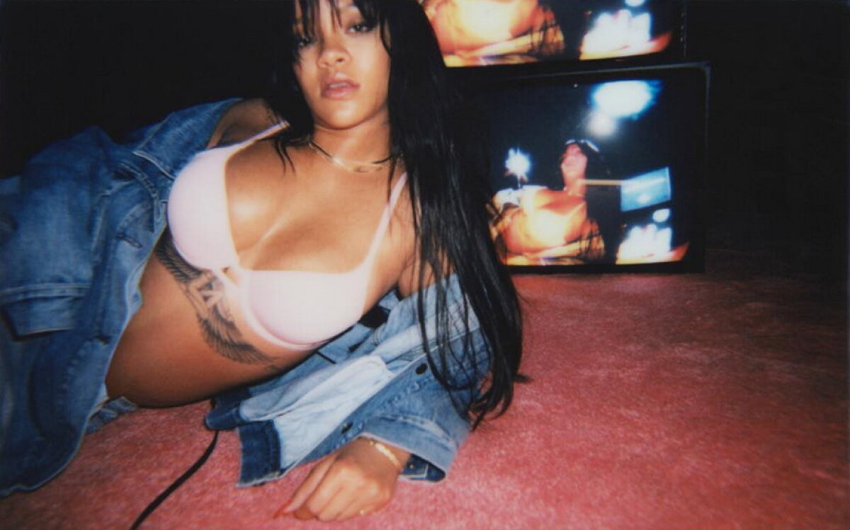 FOTO Rihanna, aşa cum nu ai văzut-o niciodată. Este hot, hot, hot!