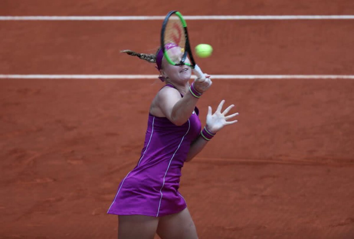VIDEO + FOTO Sharapova, eliminată de jucătoarea care a ajutat-o pe Simona Halep să își păstreze locul 1 WTA