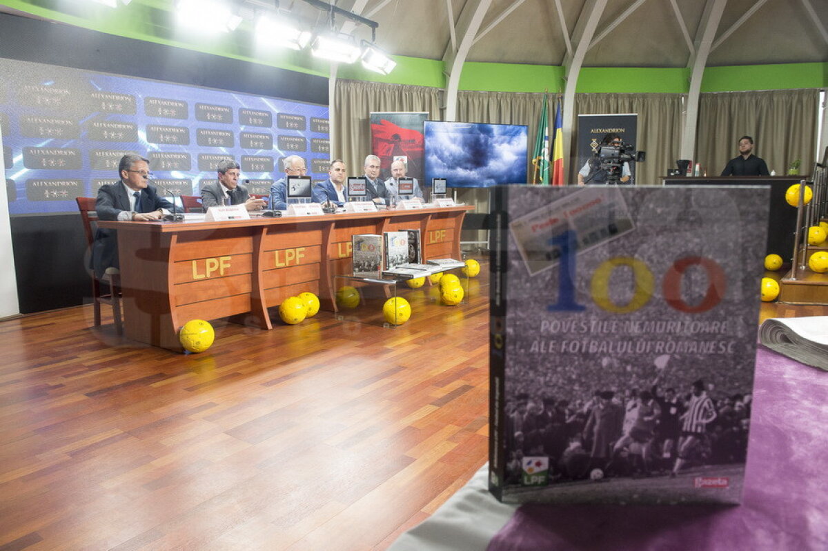 GALERIE FOTO Albumul de colecție "100. Poveștile nemuritoare ale fotbalului românesc" a fost lansat astăzi la sediul LPF » Cornel Dinu: "Aștept cu nerăbdare să gust din atâtea povestiri ale fotbalului nostru" 