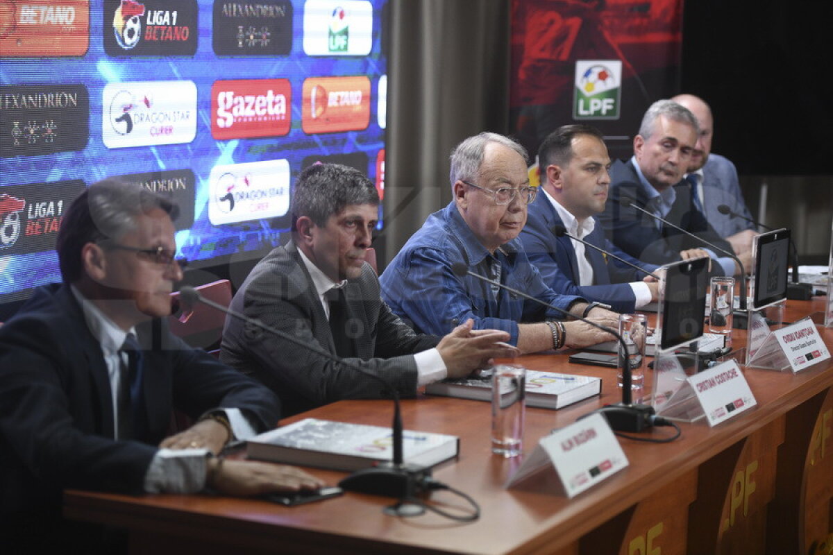 GALERIE FOTO Albumul de colecție "100. Poveștile nemuritoare ale fotbalului românesc" a fost lansat astăzi la sediul LPF » Cornel Dinu: "Aștept cu nerăbdare să gust din atâtea povestiri ale fotbalului nostru" 