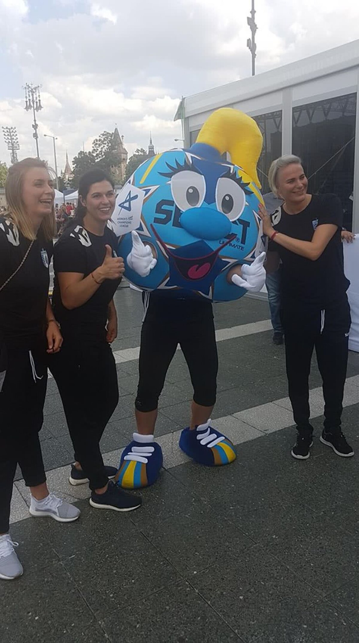 UPDATE // VIDEO + FOTO de la Budapesta » Imagini SAVUROASE cu Cristina Neagu și Bella Gullden în rolurile principale :)