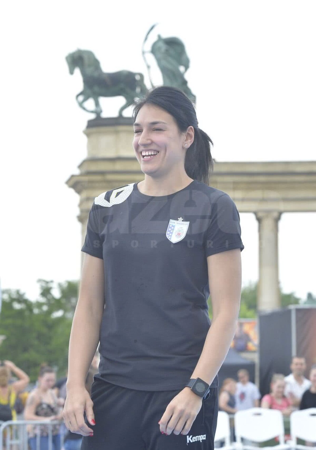 UPDATE // VIDEO + FOTO de la Budapesta » Imagini SAVUROASE cu Cristina Neagu și Bella Gullden în rolurile principale :)