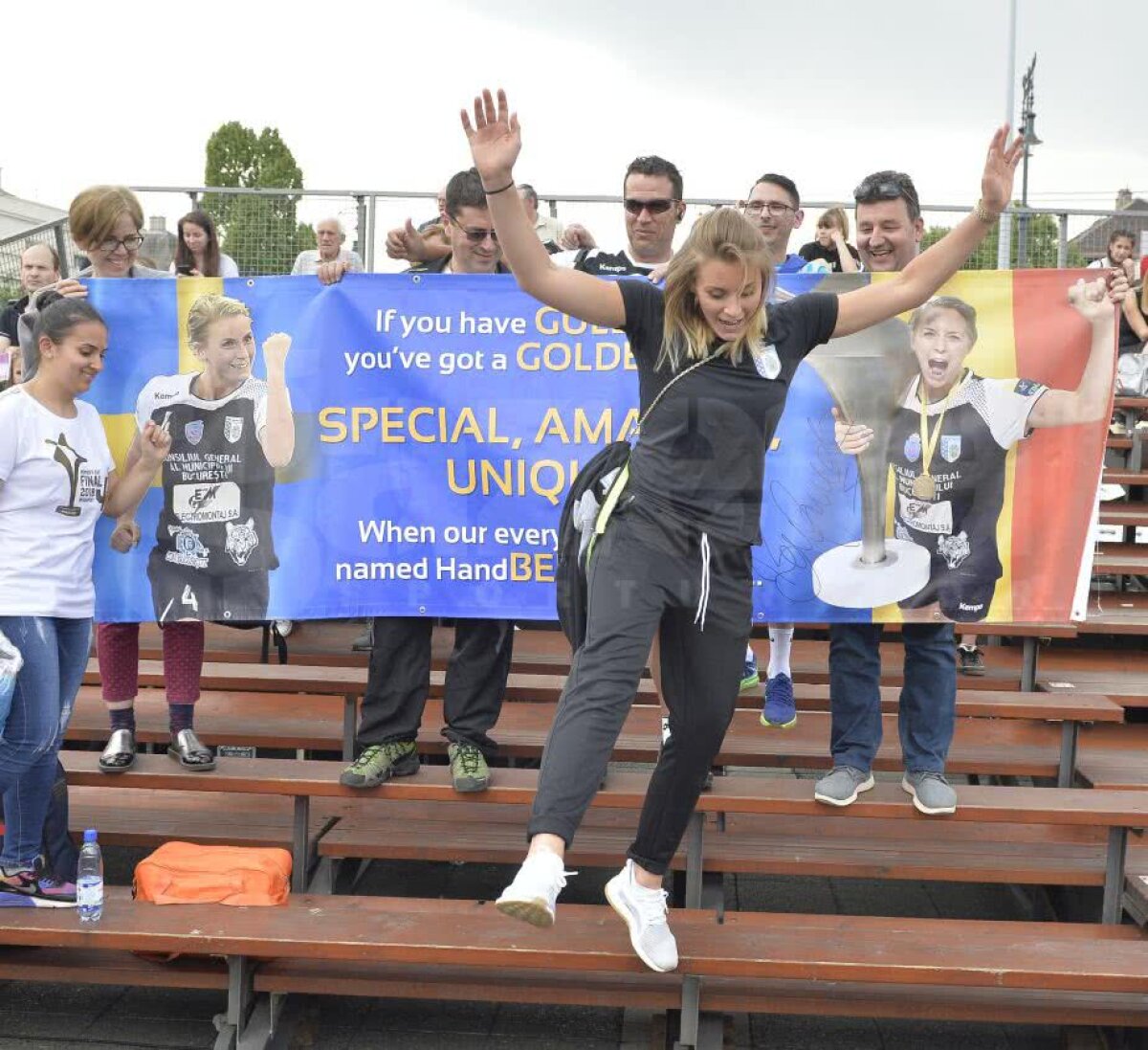 VIDEO+FOTO Distracție și zâmbete » Dialog relaxat cu fetele de la CSM București despre porecle, mâncăruri preferate și dansuri