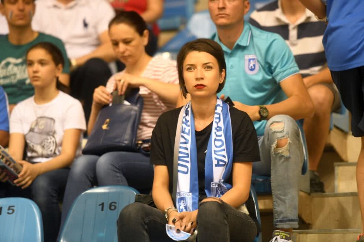 VIDEO + FOTO Atmosfera SENZAȚIONALĂ din sala Polivalentă a purtat SCM Craiova spre trofeul Cupei EHF!