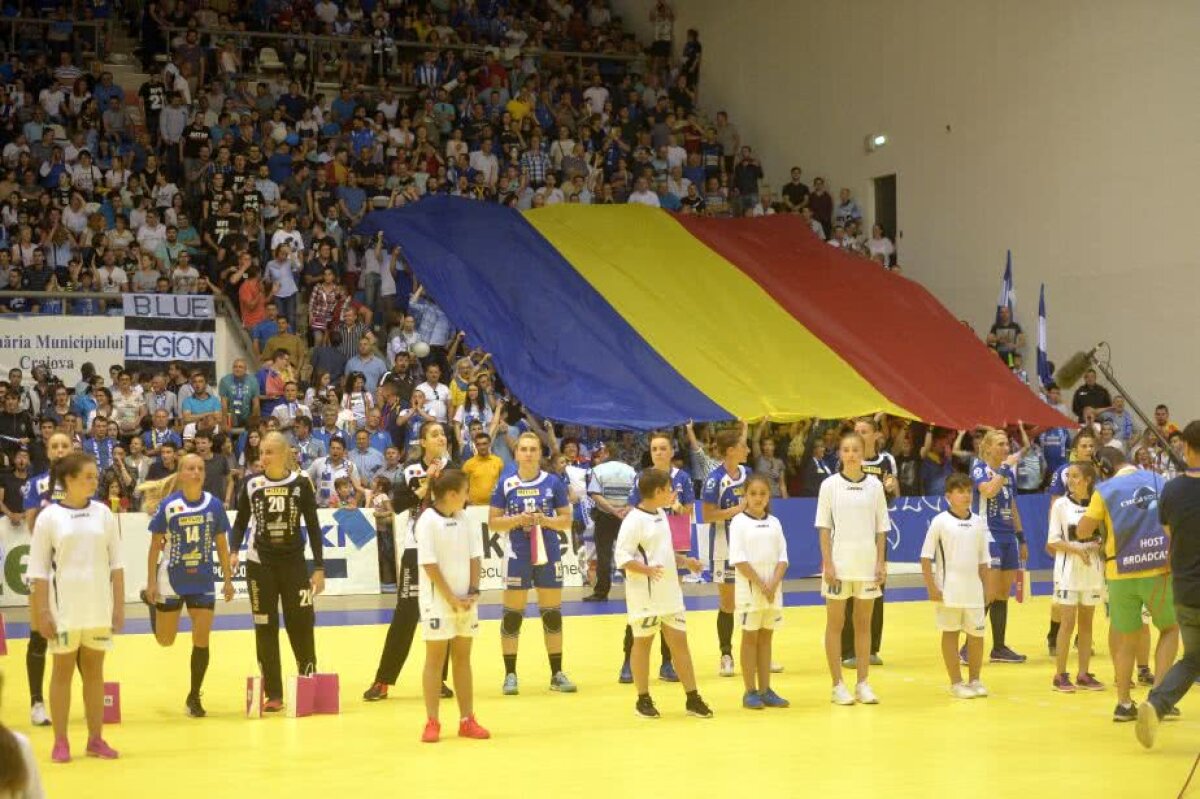 VIDEO + FOTO Atmosfera SENZAȚIONALĂ din sala Polivalentă a purtat SCM Craiova spre trofeul Cupei EHF!