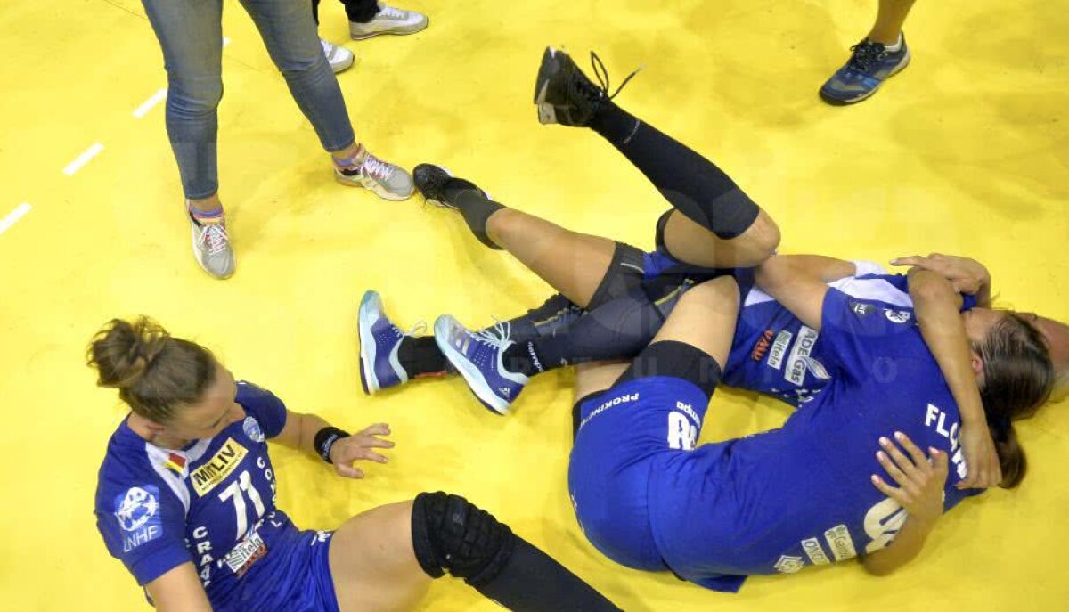 CRAIOVA A CÂȘTIGAT CUPA EHF // VIDEO + FOTO IMPRESIONANT! Imaginile bucuriei din Sala Polivalentă după succesul istoric al lui SCM Craiova: jucătoarele au izbucnit în plâns!