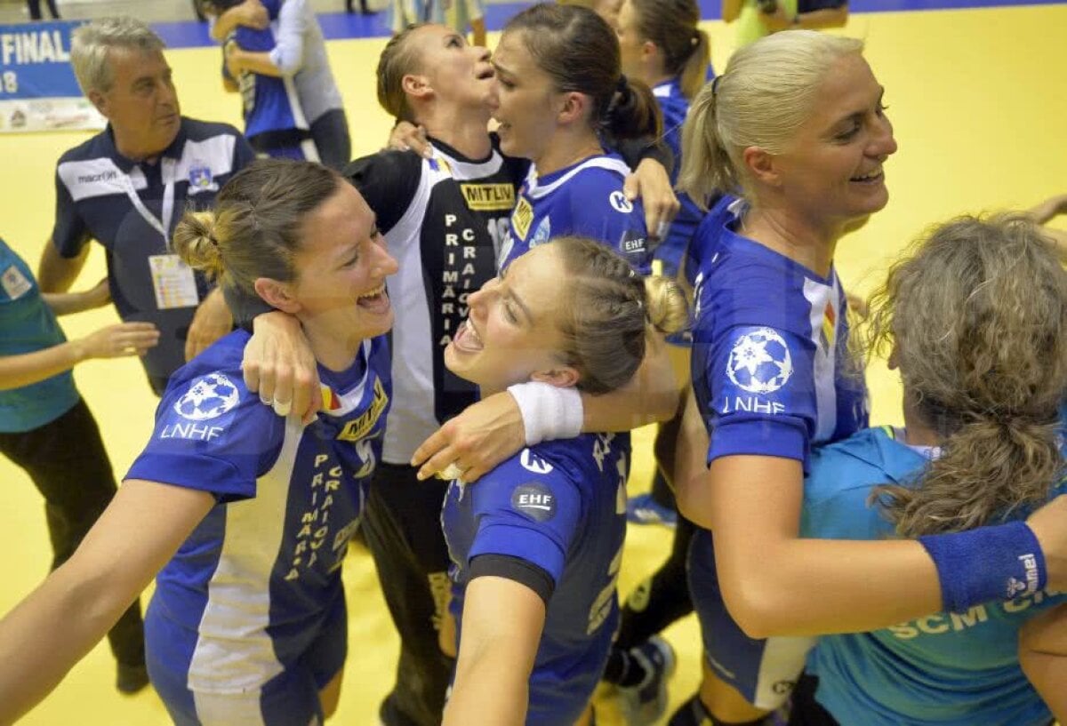 CRAIOVA A CÂȘTIGAT CUPA EHF // VIDEO + FOTO IMPRESIONANT! Imaginile bucuriei din Sala Polivalentă după succesul istoric al lui SCM Craiova: jucătoarele au izbucnit în plâns!