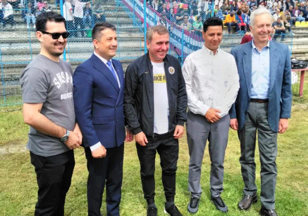 FOTO Primul lucru făcut de Hagi în această dimineață după scandalul de la conferința de presă: "Asta înseamnă repetiția"