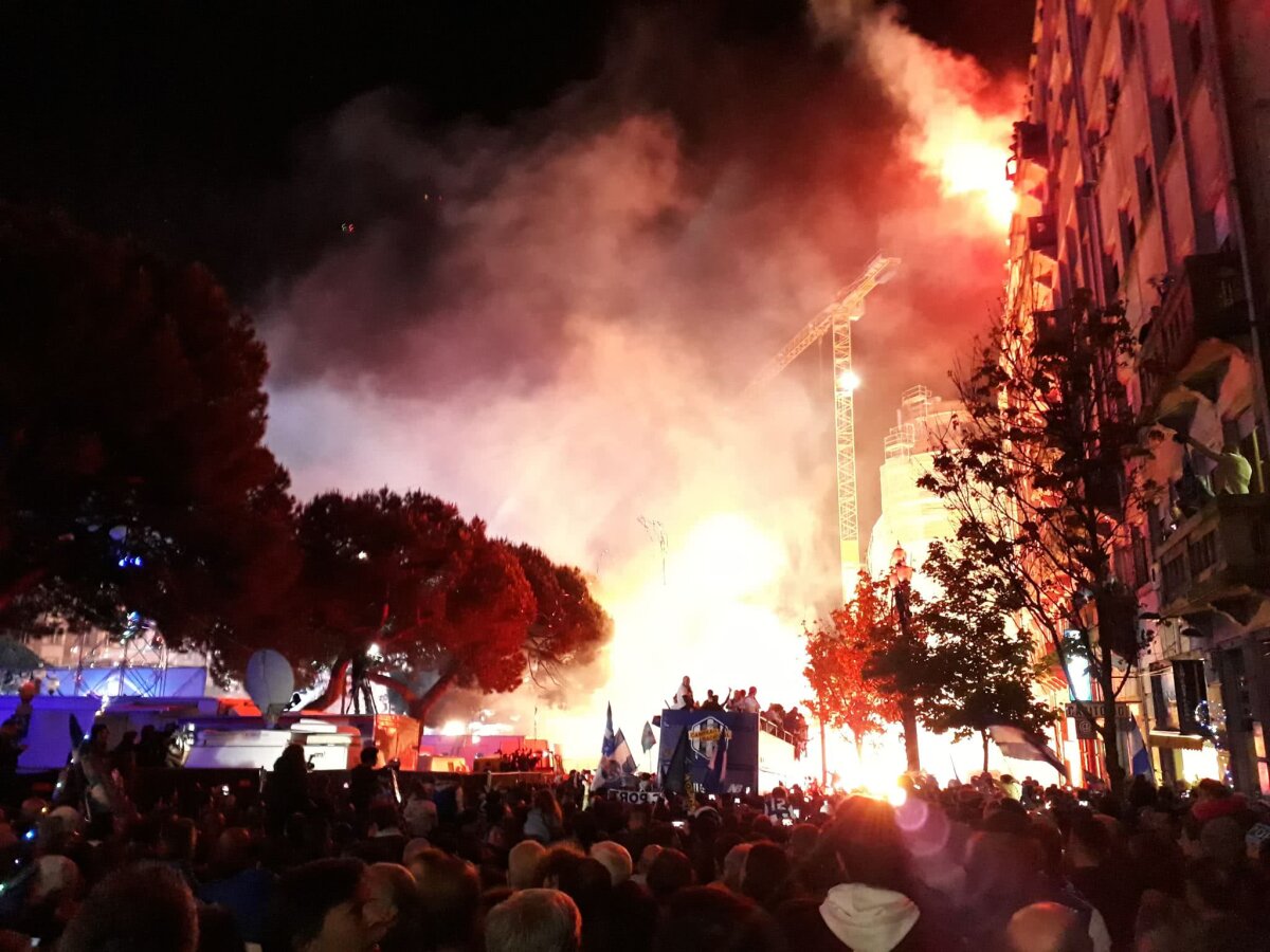 GALERIE FOTO + VIDEO Imagini COLOSALE de la Porto! Un român a fost martor la celebrarea titlului: "250.000 de oameni în delir!"