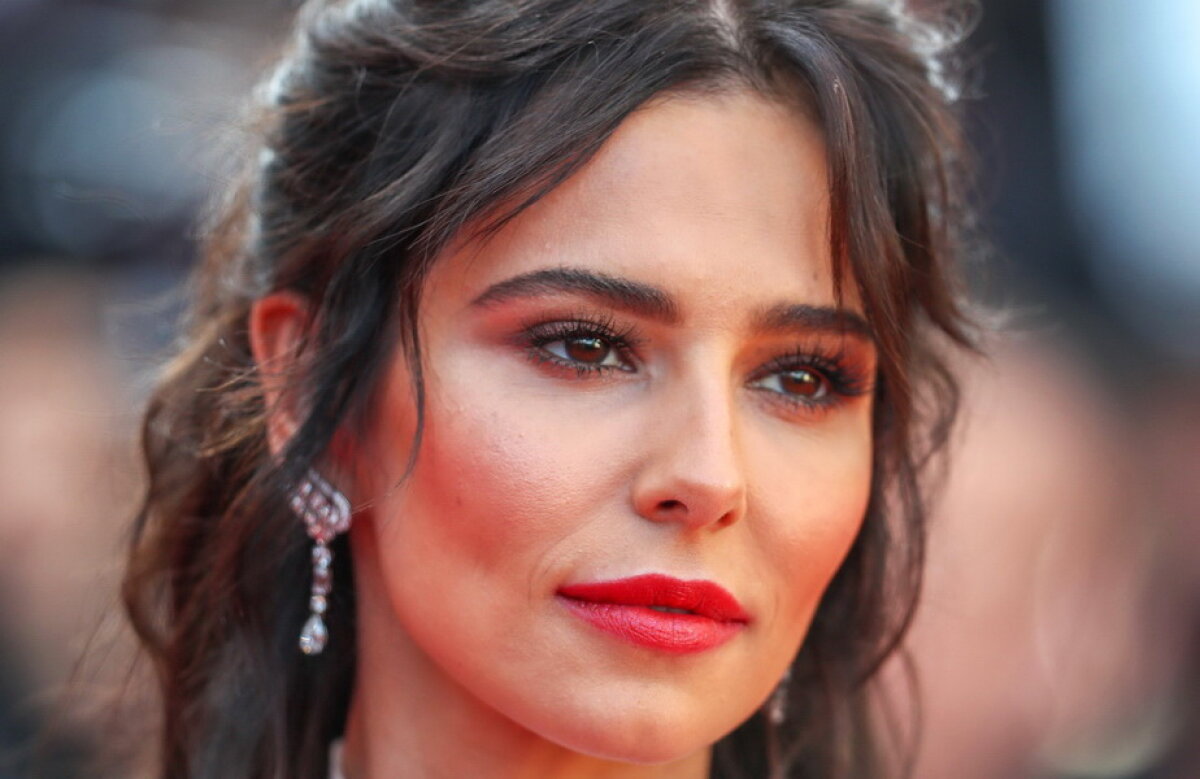 GALERIE FOTO Asemenea frumusețe vezi rar. Uite ce vedetă a întors toate privirile la Cannes!
