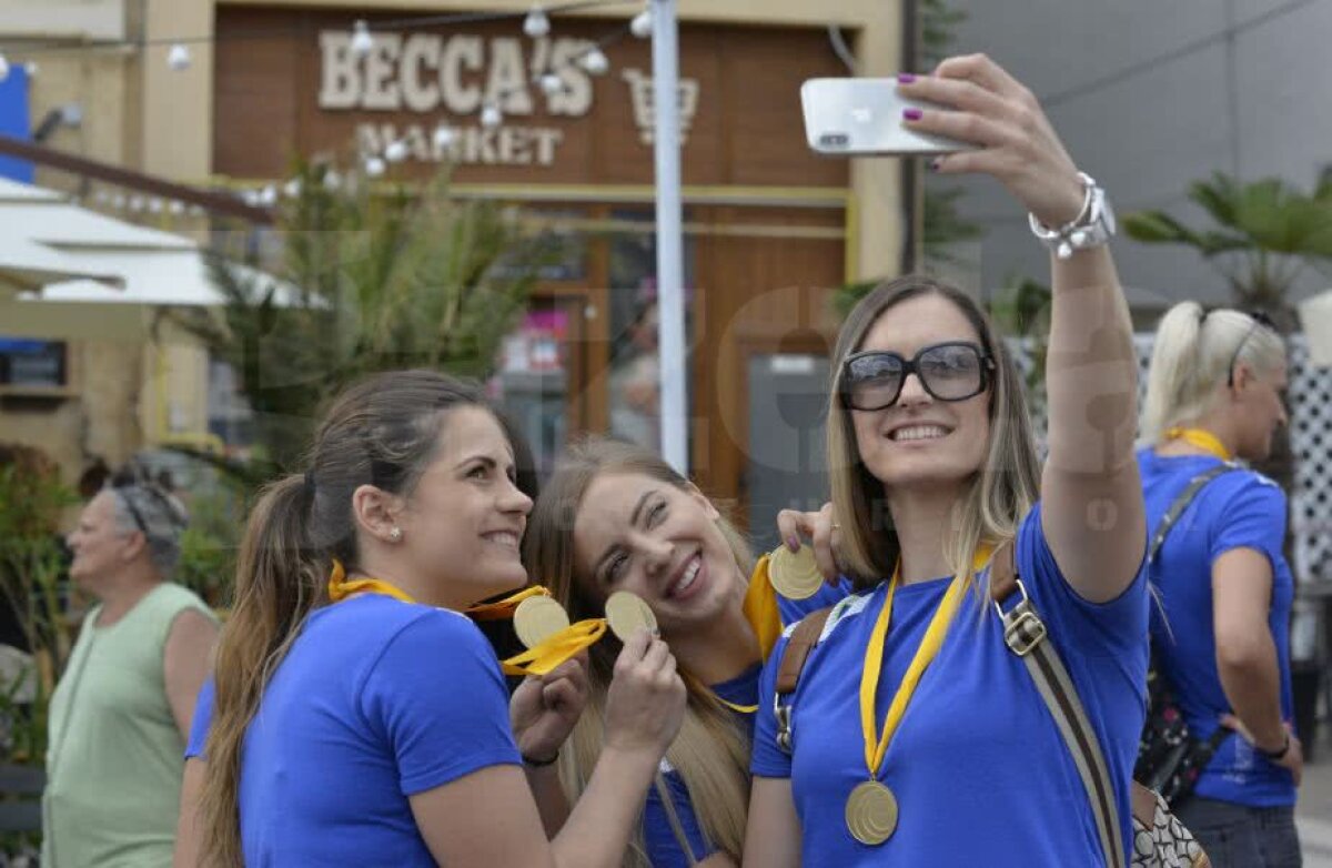 GALERIE FOTO Aplauze, trec "leoaicele"! » Pictorial de excepție pentru supercampioanele de la SCM Craiova