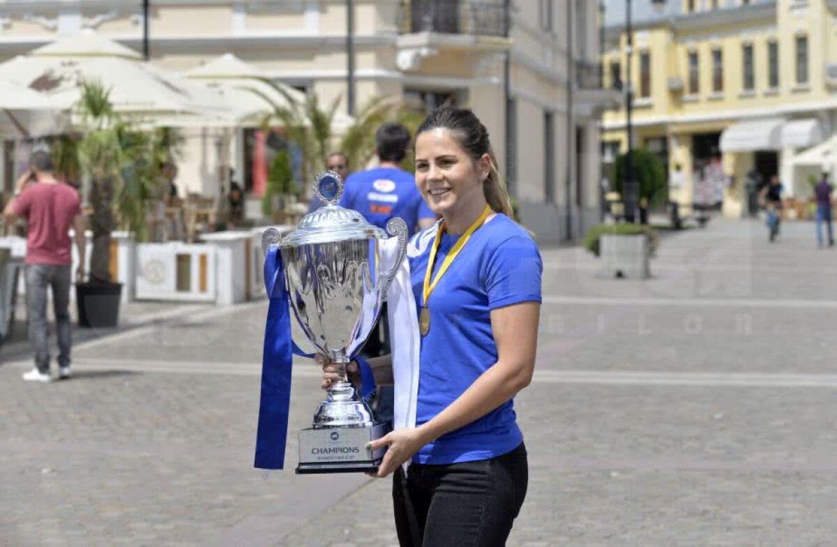 GALERIE FOTO Aplauze, trec "leoaicele"! » Pictorial de excepție pentru supercampioanele de la SCM Craiova