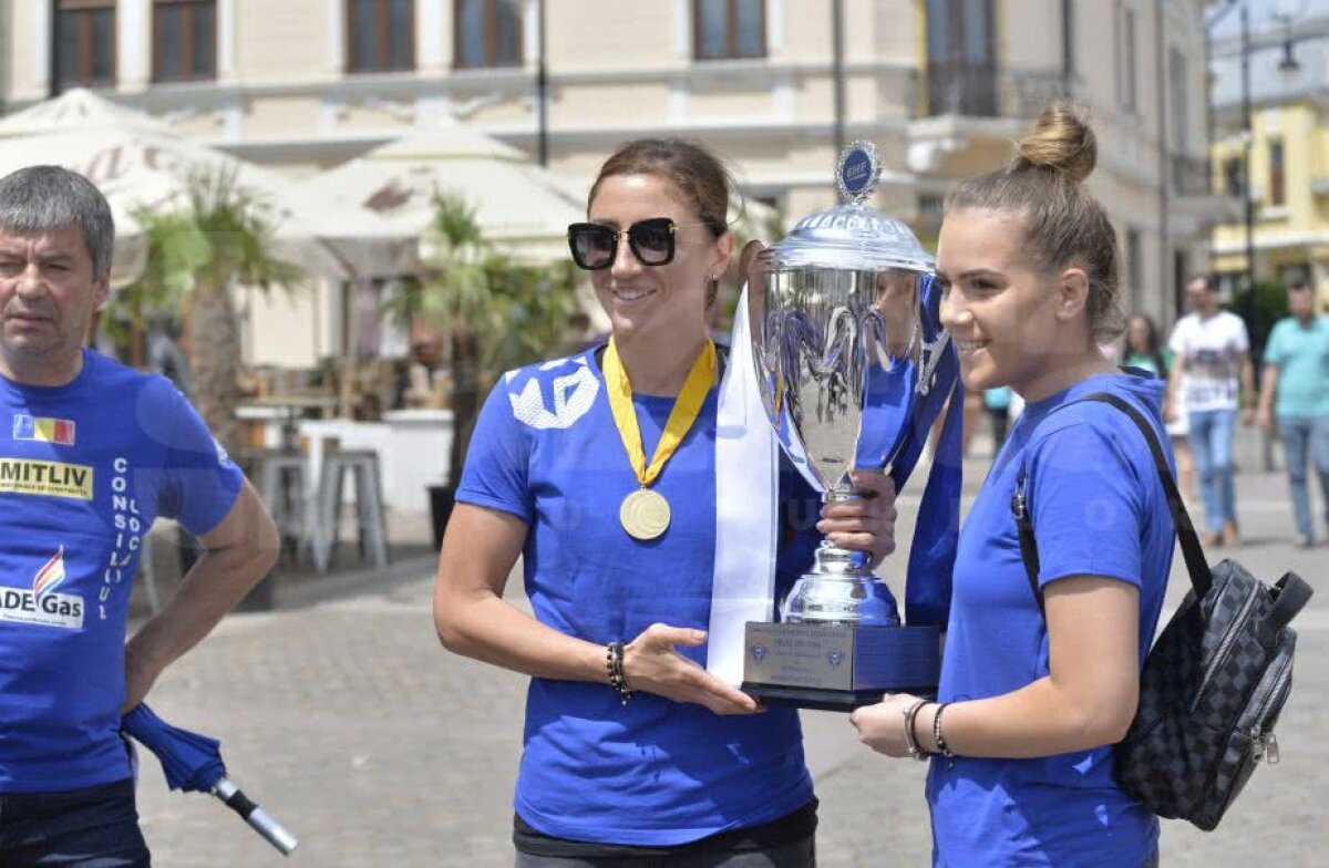 GALERIE FOTO Aplauze, trec "leoaicele"! » Pictorial de excepție pentru supercampioanele de la SCM Craiova