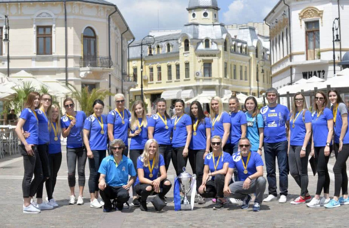 GALERIE FOTO Aplauze, trec "leoaicele"! » Pictorial de excepție pentru supercampioanele de la SCM Craiova