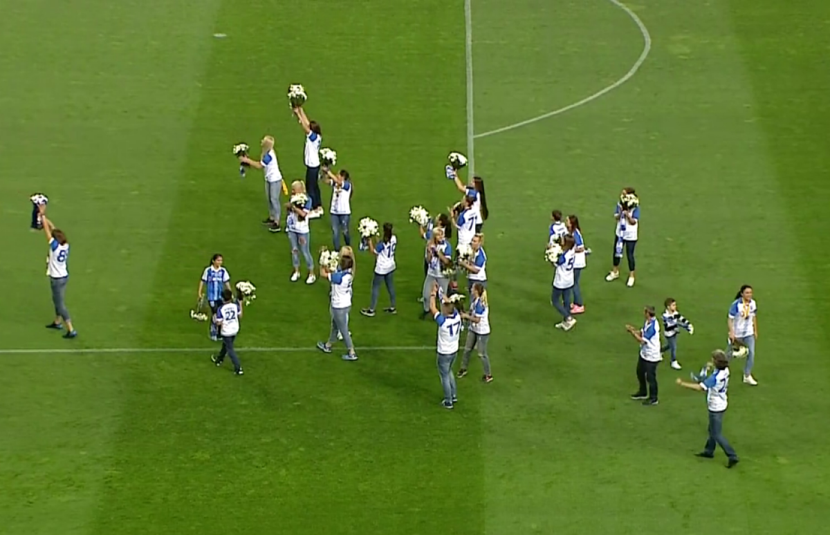 VIDEO+FOTO Atmosferă fantastică la Craiova! Un nou record stabilit pe stadionul "Ion Oblemenco" + Fetele de la SCM Craiova au cântat cu suporterii