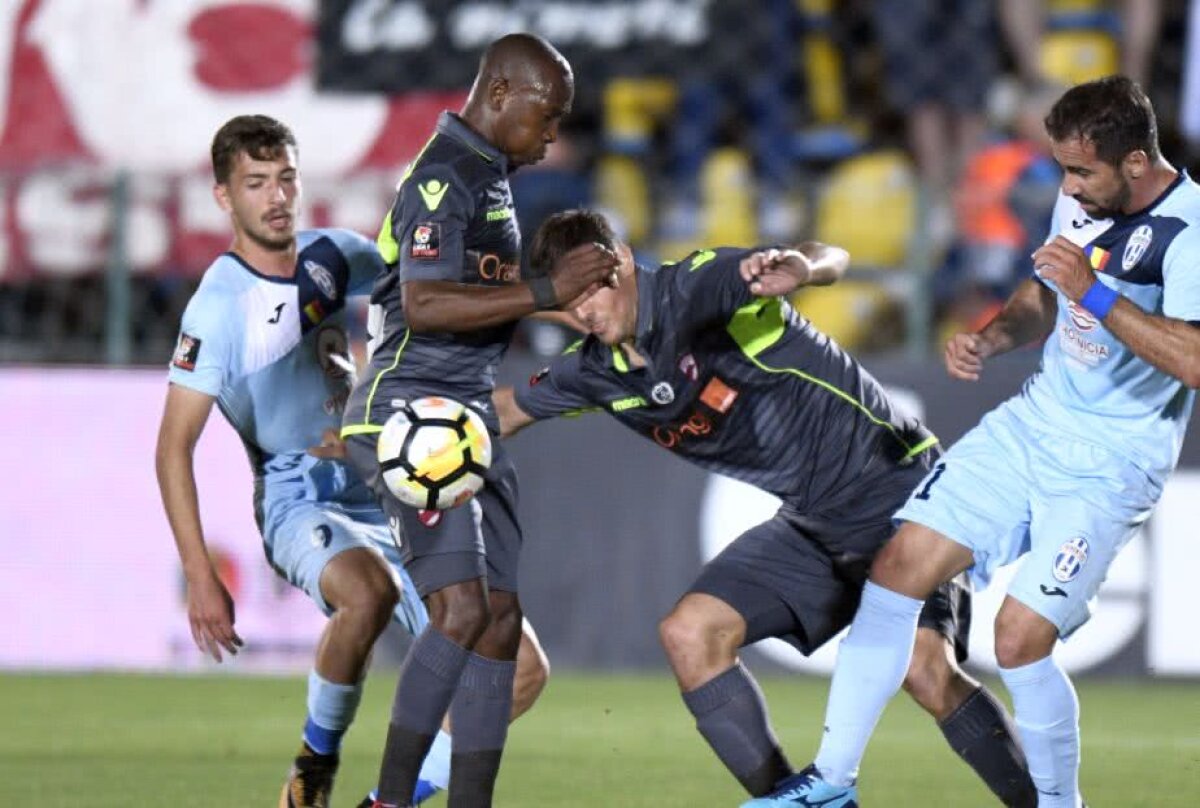 FOTO + VIDEO Dinamo se impune fără emoții în deplasarea cu Juventus » Meci stricat de incidentele create de fanii dinamoviști