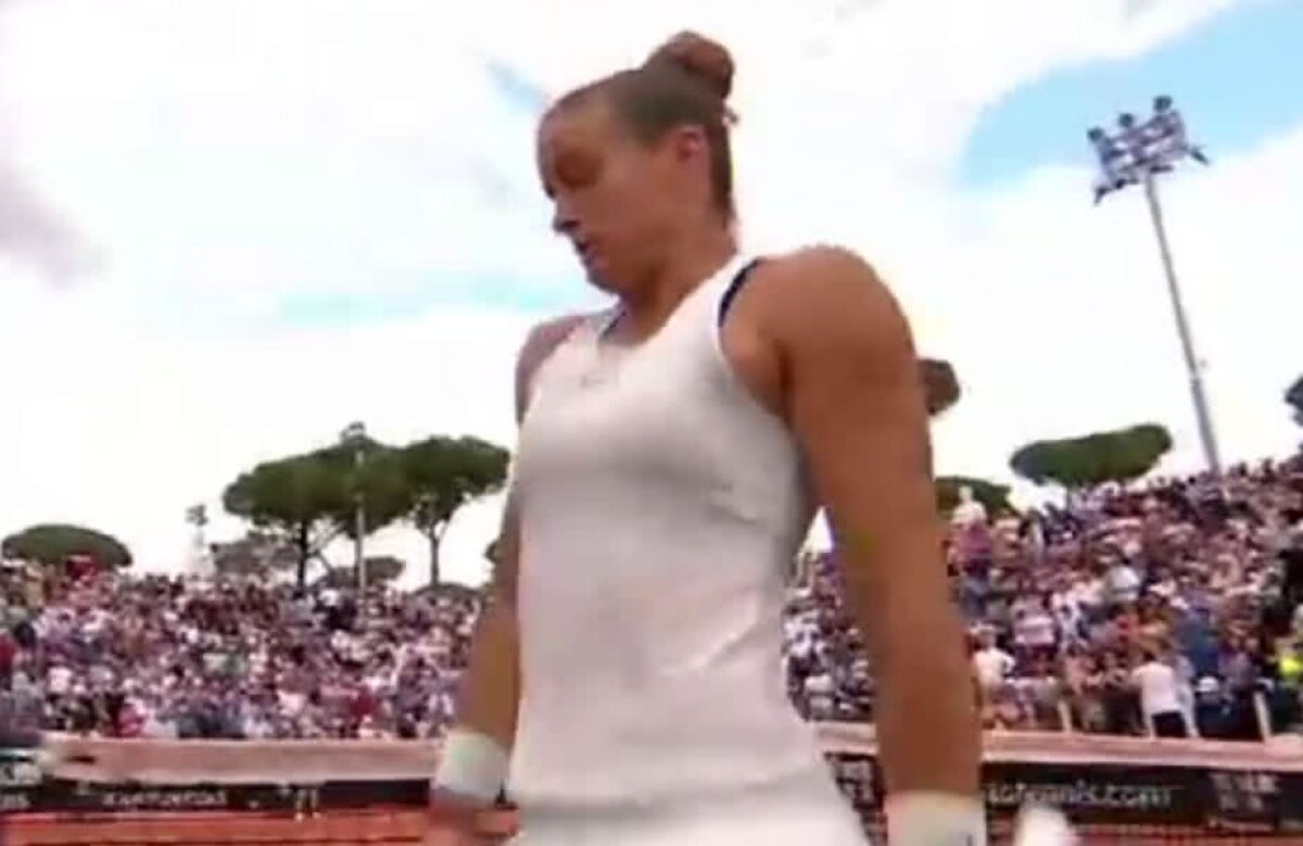 VIDEO + FOTO Imagini incredibile la Roma cu una dintre rivalele Simonei Halep: a rupt scaunul arbitrului cu racheta, după o decizie controversată!