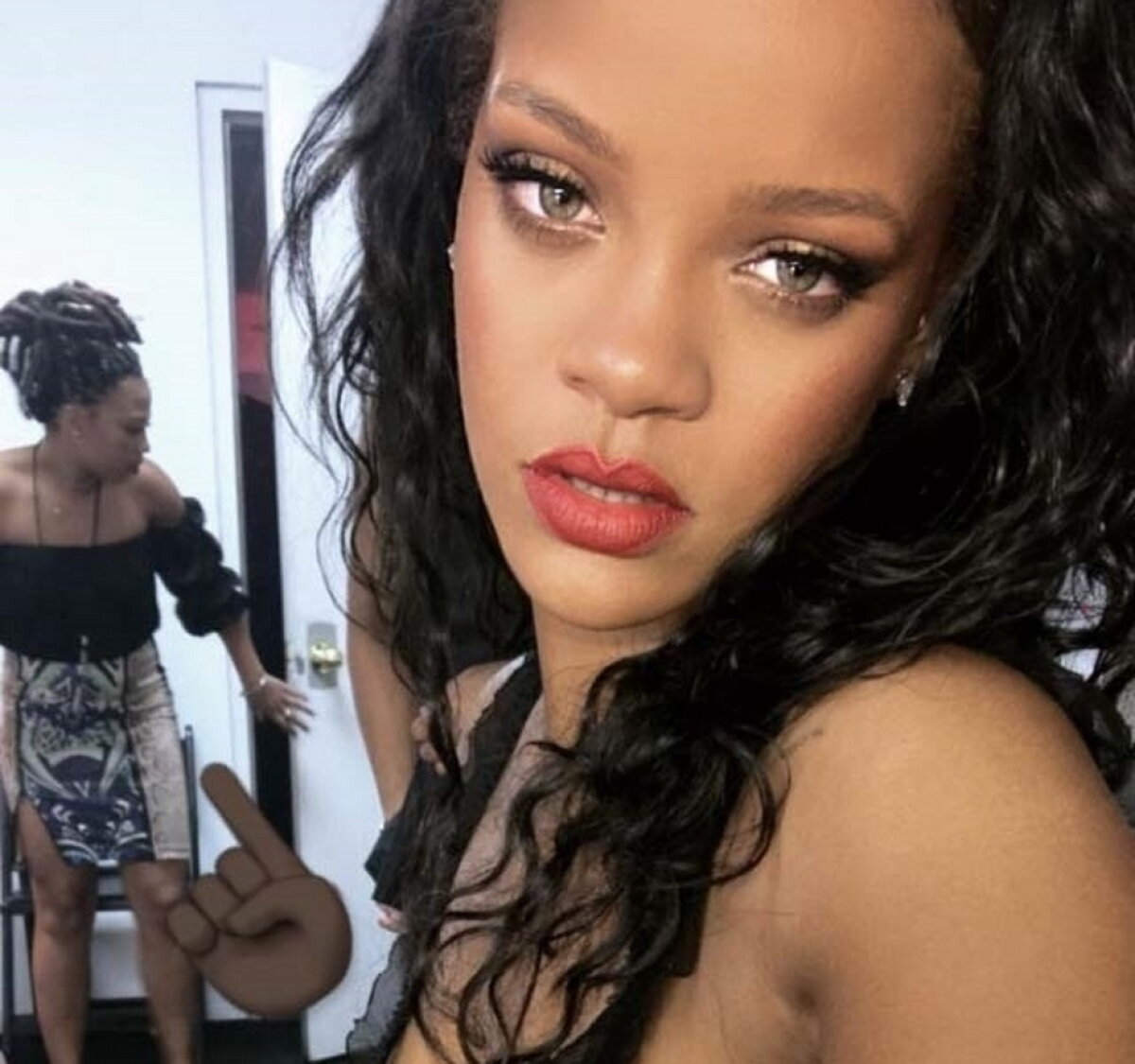 GALERIE FOTO Rihanna, super-senzuală în cele mai sexy fotografii