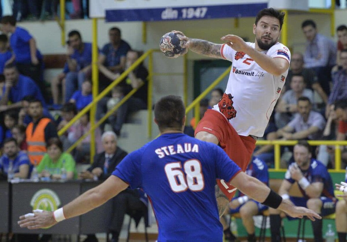 FOTO Finală pe muchie de cuțit! Dramatism maxim în primul meci pentru titlu între Steaua și Dinamo: ”câinii” se impun după loviturile de la 7 metri