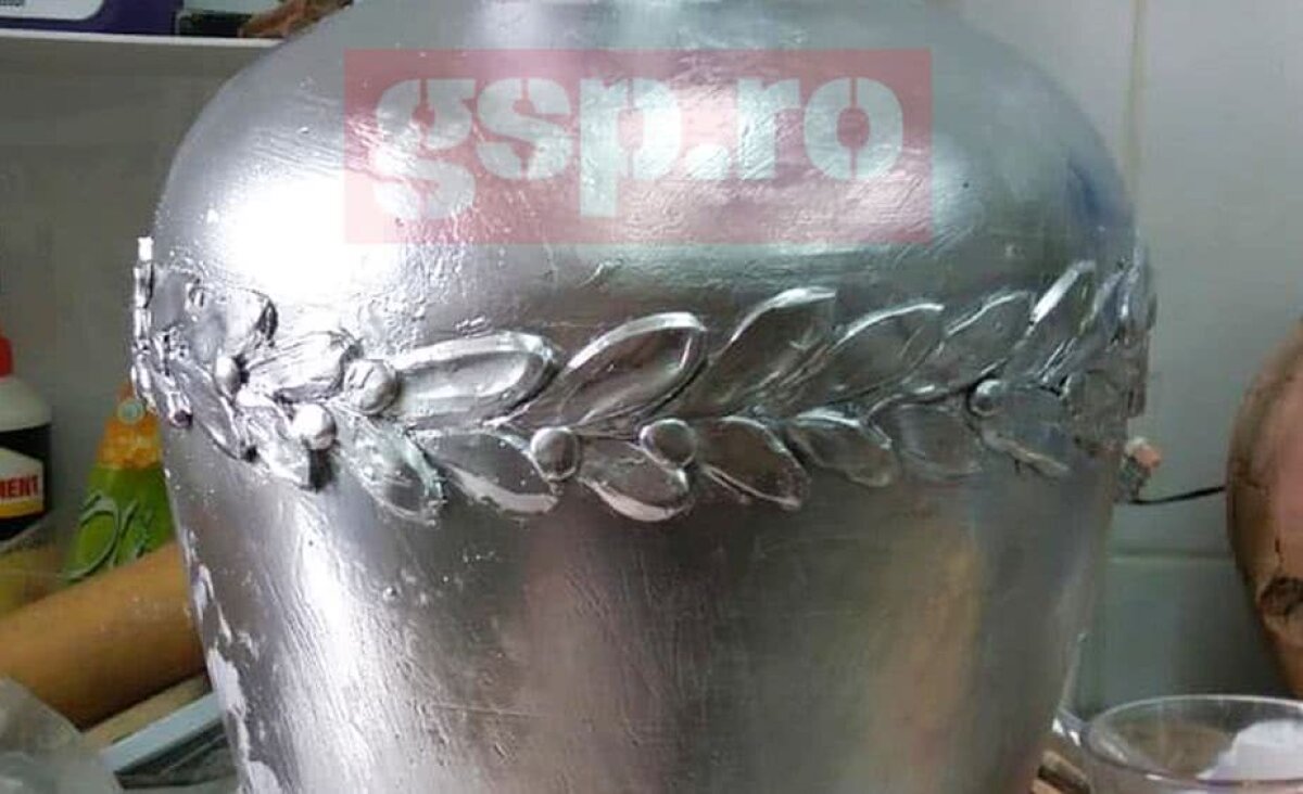 EXCLUSIV Așa arată trofeul campioanei Ligii 1! O înlănțuire de simboluri: amforă grecească, cu epopee romană și simboluri dacice! Cum ți se pare? 