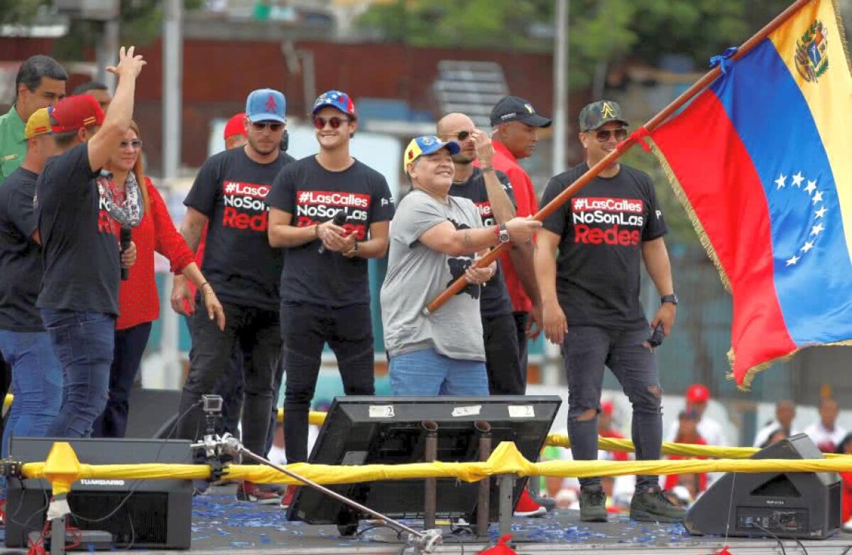 FOTO + VIDEO Show total cu  Maradona în prim-plan » A dansat reggaeton în bermude în campania dictatorului venezuelean Maduro: "Sunt soldatul lui Nicolás"