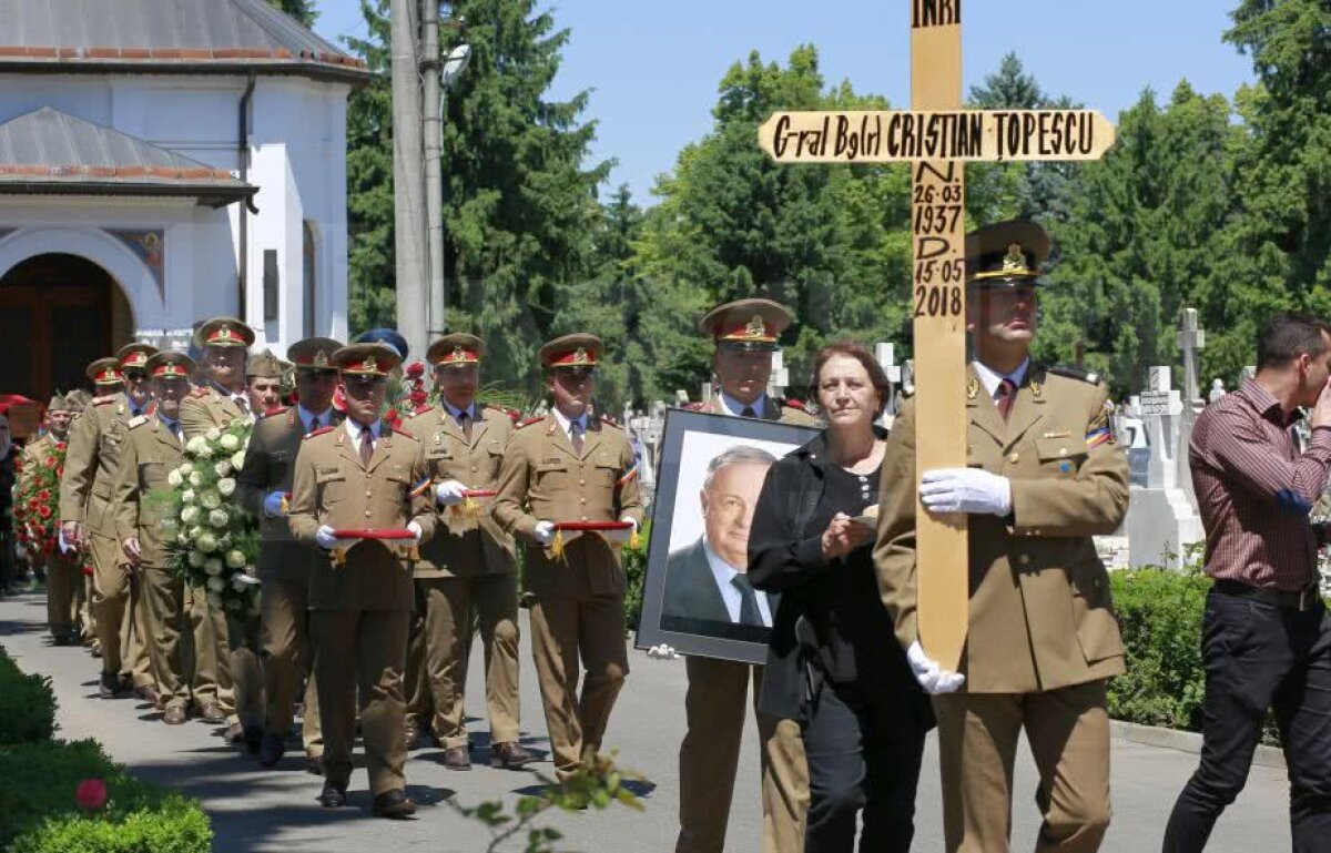 FOTO Cristian Țopescu a fost înmormântat azi, la Cimitirul Ghencea Militar din București