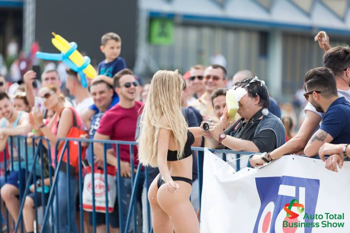 GALERIE FOTO Show incendiar la Romexpo! Spectacol total făcut de fete superbe pentru iubitorii autoturismelor