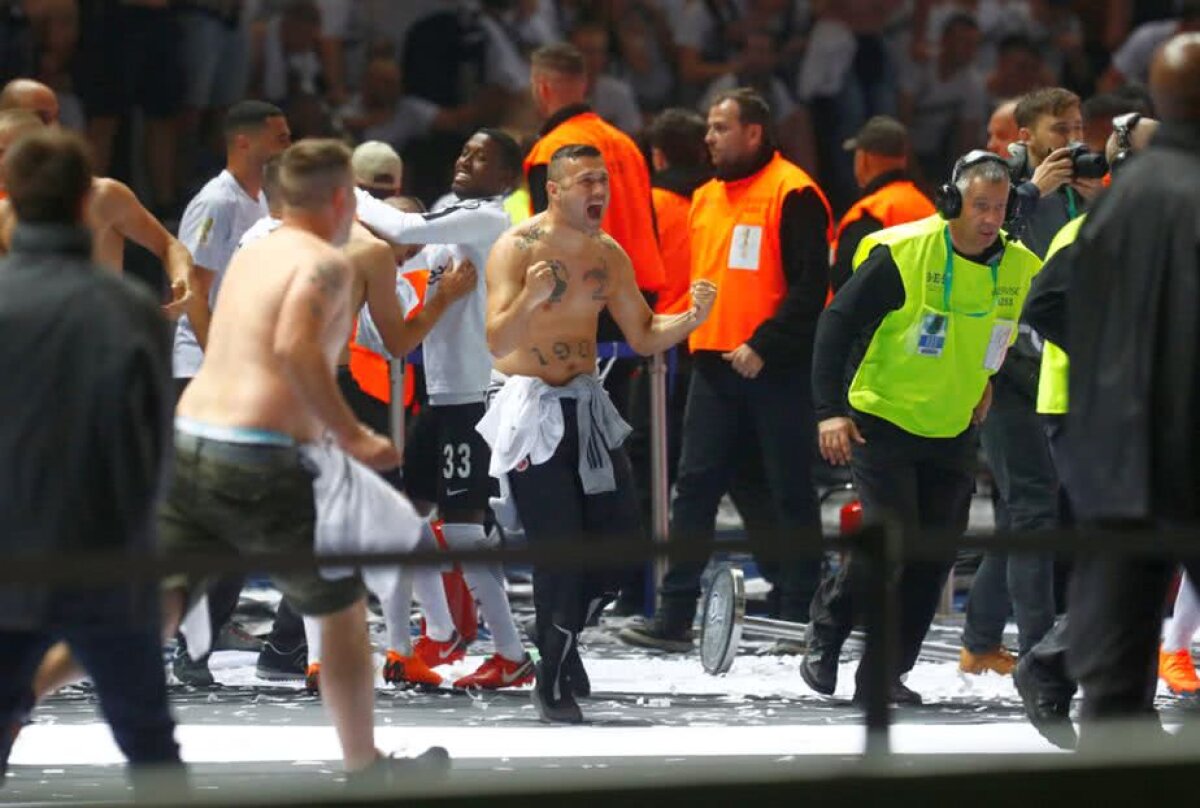 VIDEO + FOTO Nebunie în Germania! Eintracht a câștigat Cupa, 3-1 cu Bayern, iar fanii au sărbătorit pe teren