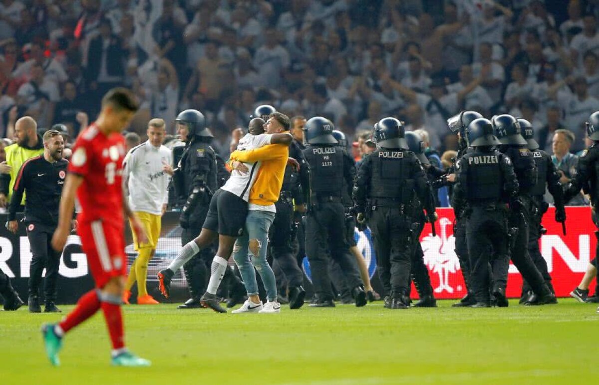 VIDEO + FOTO Nebunie în Germania! Eintracht a câștigat Cupa, 3-1 cu Bayern, iar fanii au sărbătorit pe teren