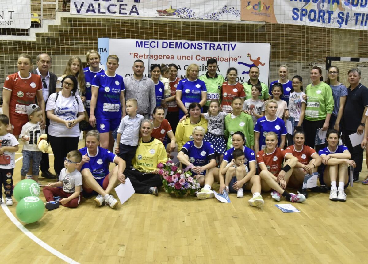 GALERIE FOTO Întâlnire pentru o nouă șansă la viață! Simona Gogârlă și-a jucat meciul de retragere într-o partidă caritabilă