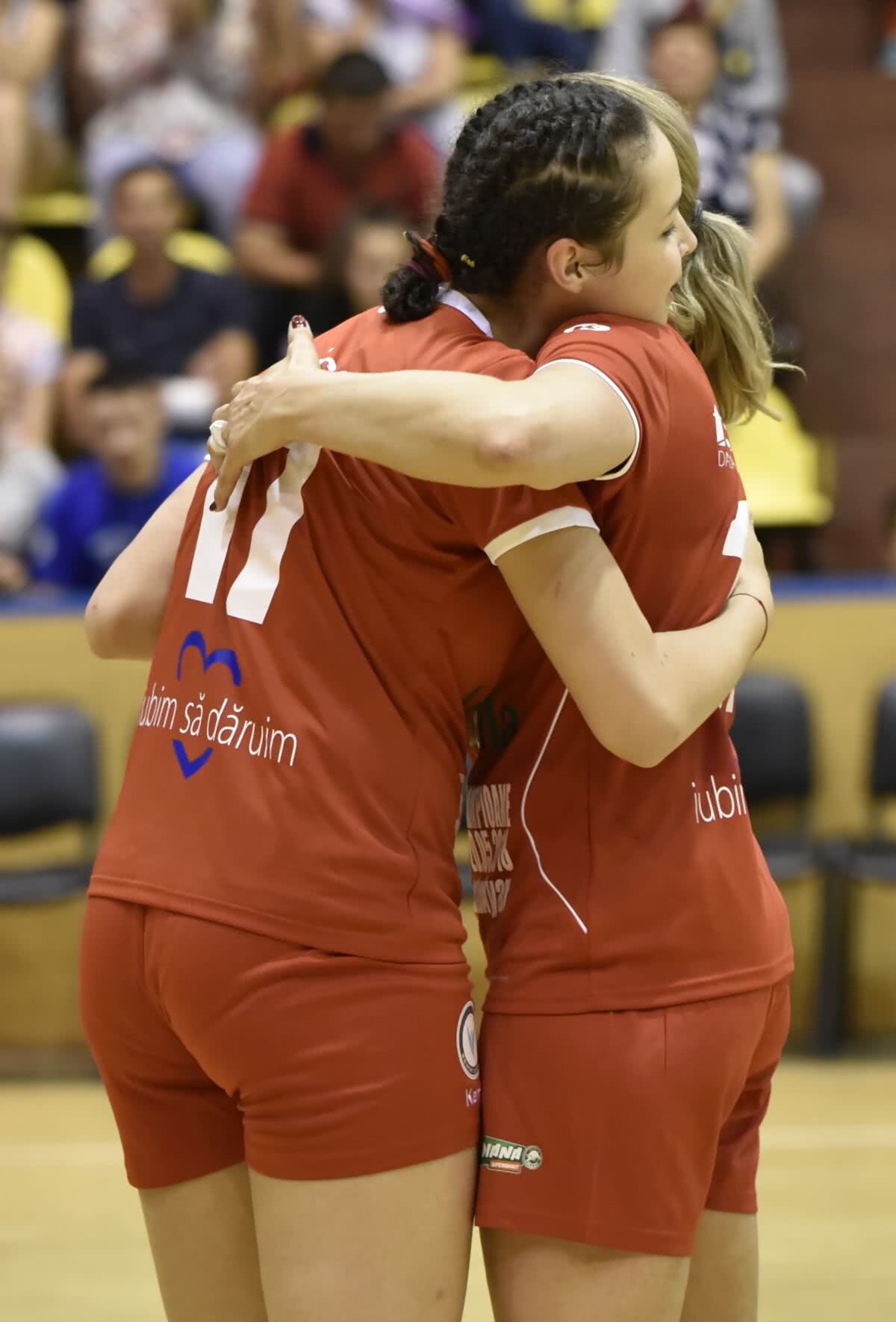 GALERIE FOTO Întâlnire pentru o nouă șansă la viață! Simona Gogârlă și-a jucat meciul de retragere într-o partidă caritabilă